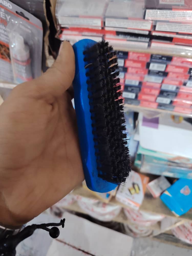 برش جزمات وسط باكت ازرق