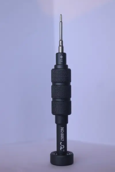 مفك 8057