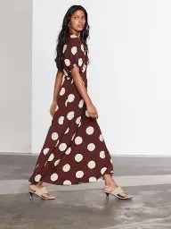 فستان بني منقط L